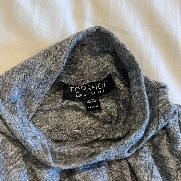 Topshop Ribbed Mock Neck Top, Size 4, Gray - Picture 3 of 3